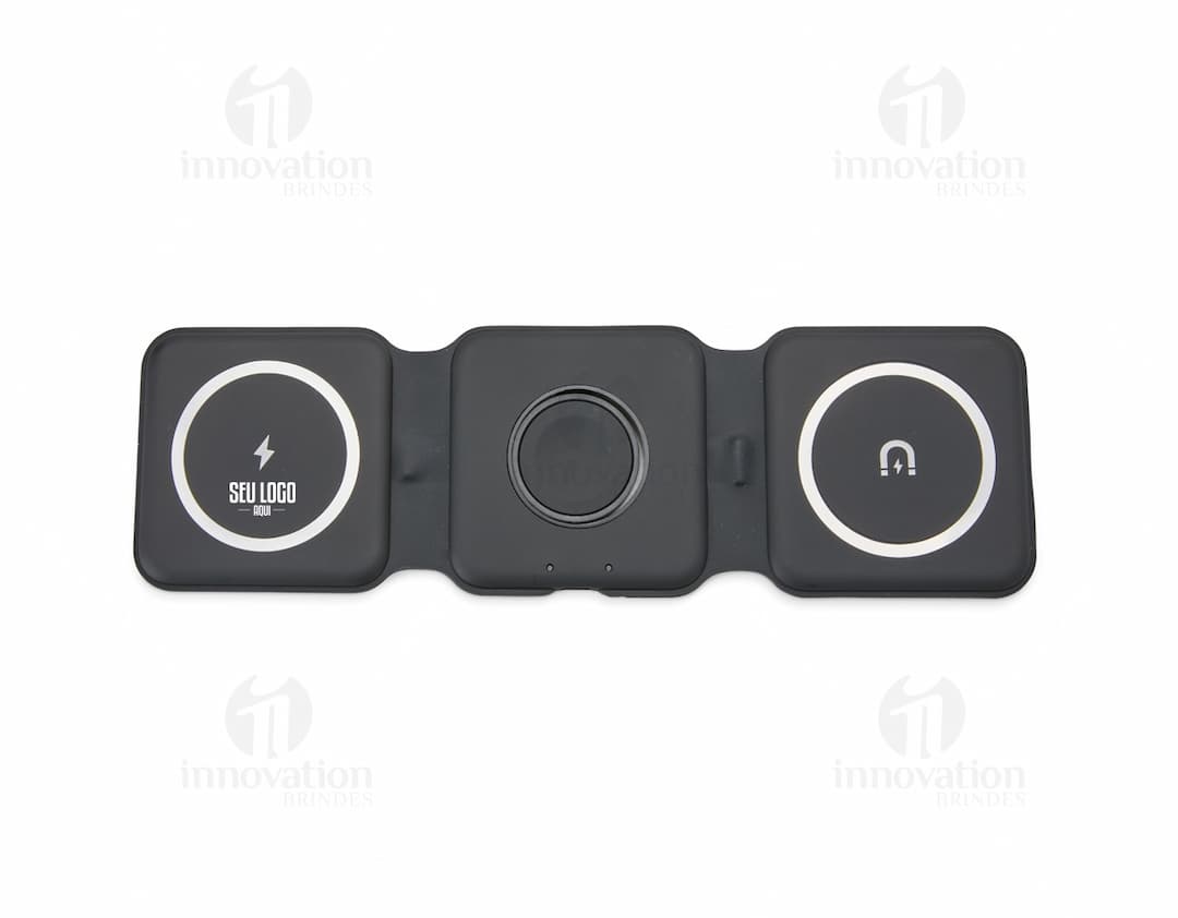Carregador via Indução 3 em 1 em cor preta, com base para celular e smartwatch integradas.