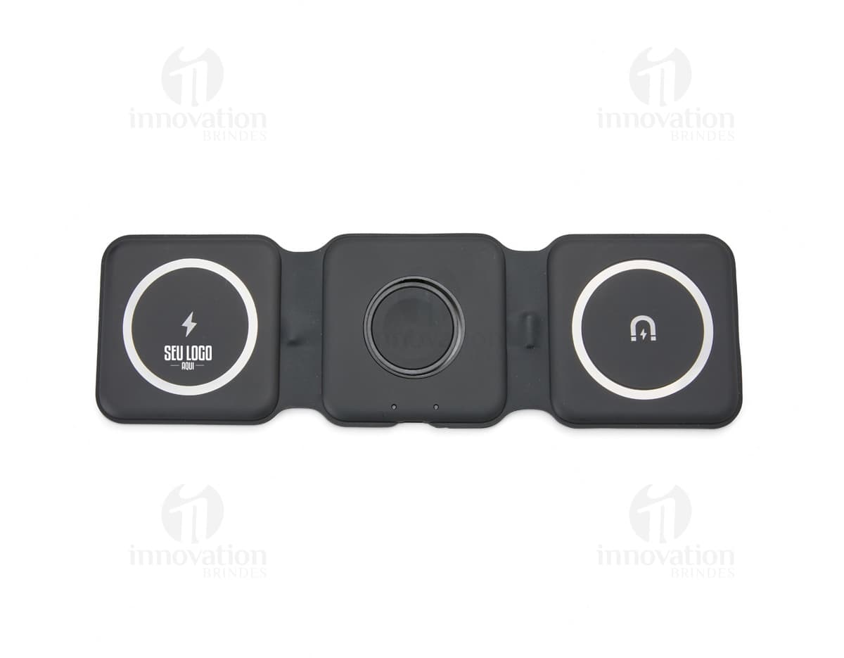 Carregador via Indução 3 em 1 em cor preta, com base para celular e smartwatch integradas.