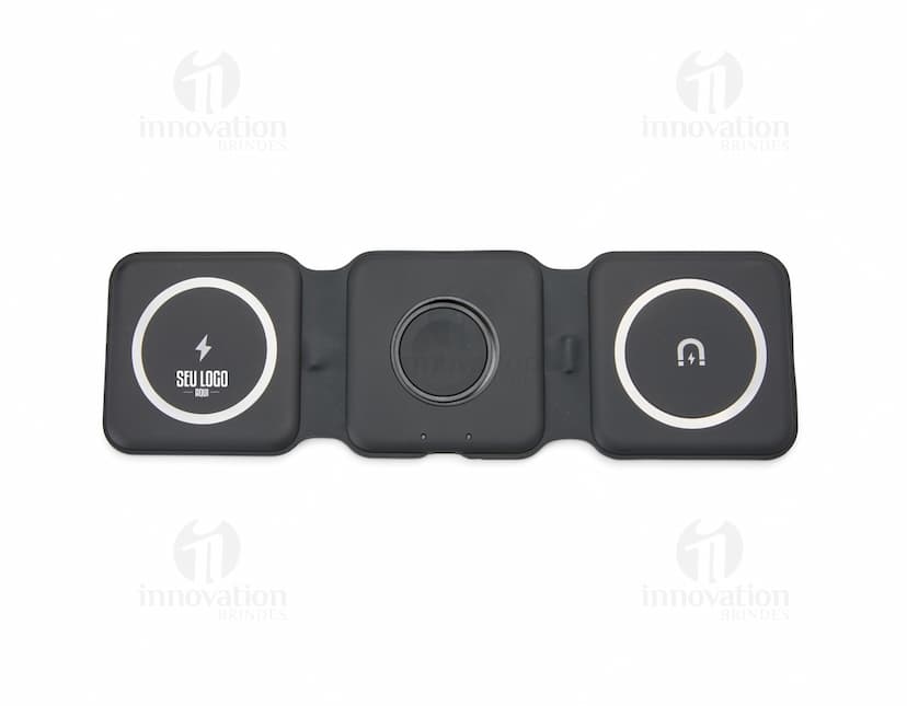Carregador via Indução 3 em 1 em cor preta, com base para celular e smartwatch integradas.