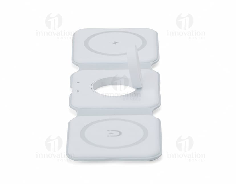 Carregador via Indução 3 em 1 em cor preta, com base para celular e smartwatch integradas.