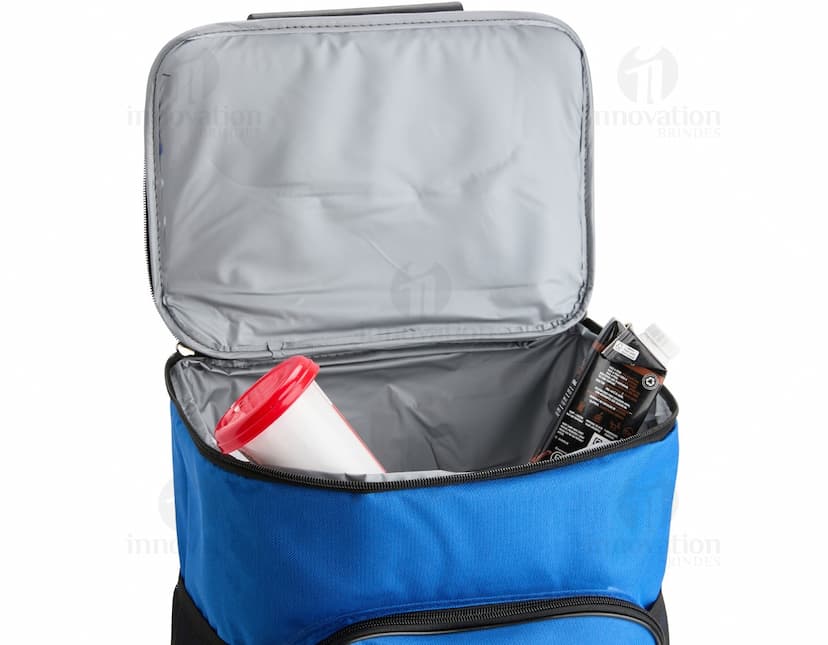 Bolsa Térmica 23L com Rodinhas em cor azul, ideal para transportar alimentos e bebidas de forma prática e mantendo a temperatura.
