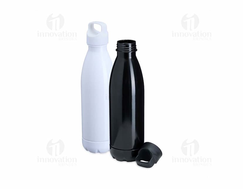 Garrafa Plástica 680ml transparente com tampa de rosca azul.