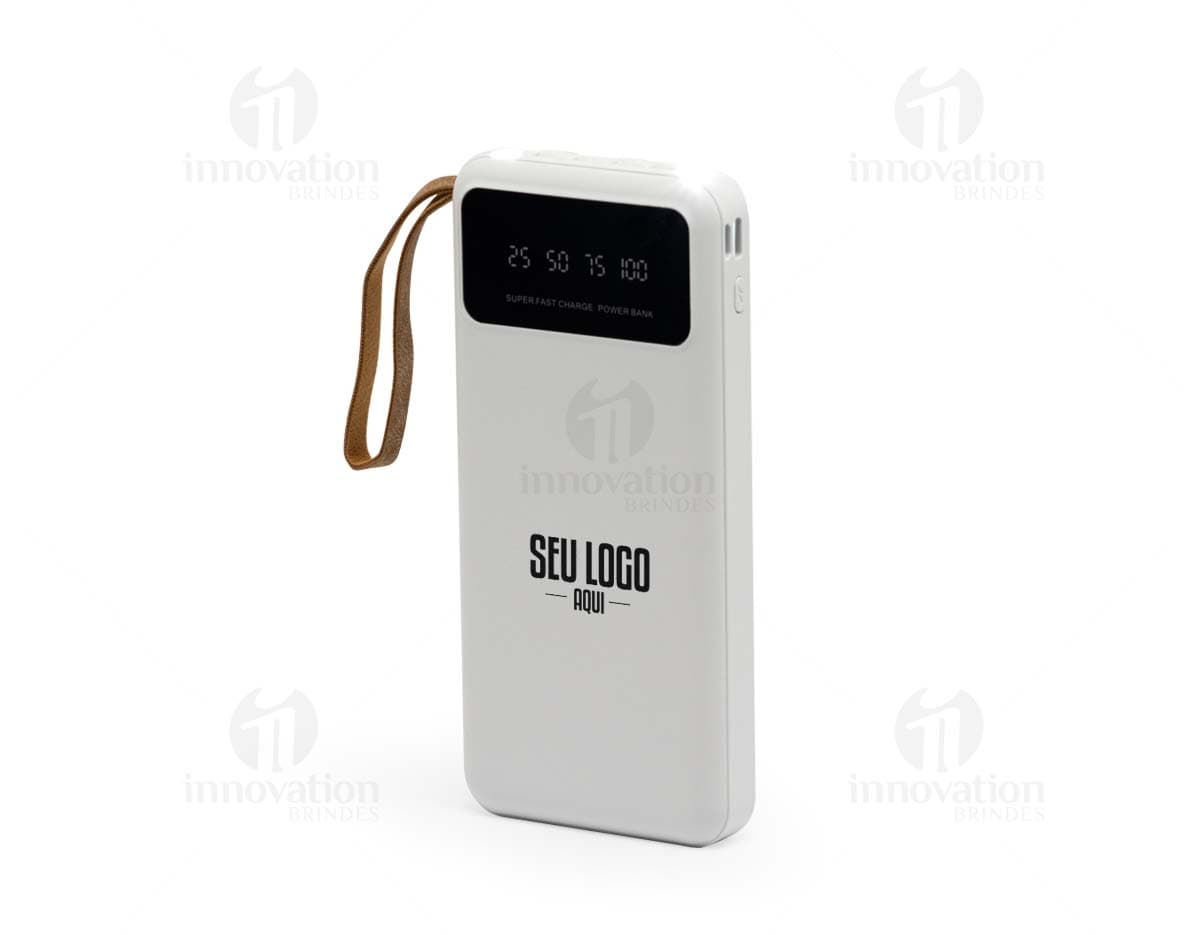 Power Bank 10.000mAh preto com entrada USB e indicador de carga, em fundo branco.