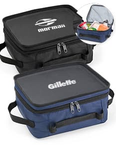 Bolsa térmica de 5 litros na cor azul, com alça de mão e fechamento em zíper. Ideal para transporte de alimentos e bebidas mantendo a temperatura.