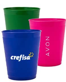Copo Plástico 450ml transparente com design elegante e resistente.