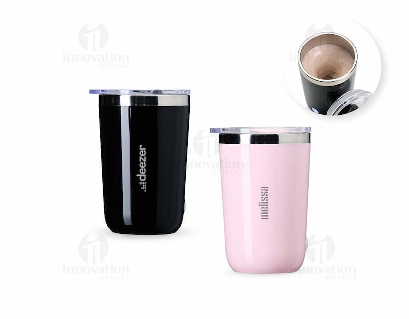Copo com Misturador 300ml em cor azul transparente, com tampa de rosca e misturador interno.