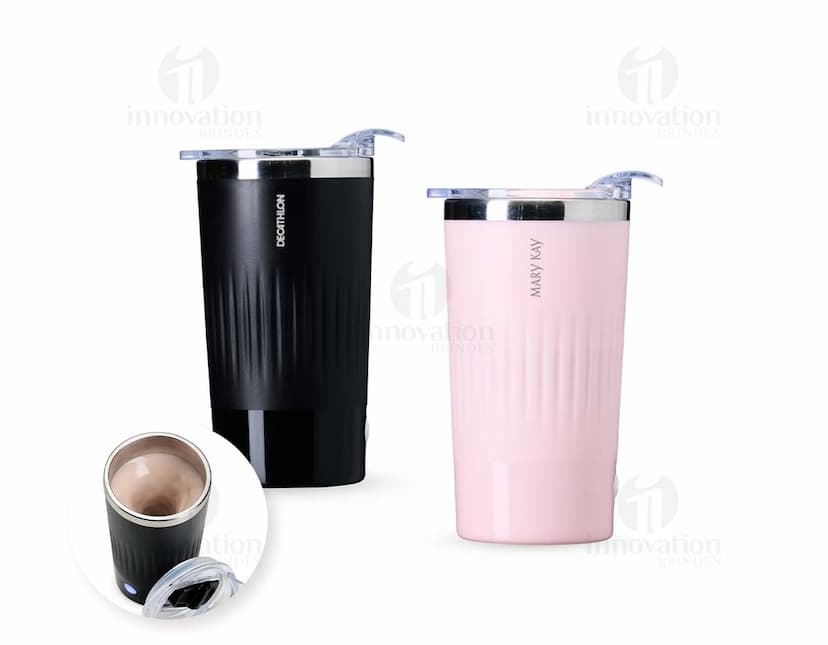 Copo transparente de 450ml com misturador embutido.