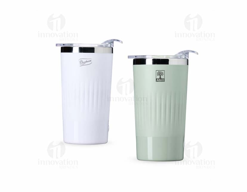 Copo transparente de 450ml com misturador embutido.