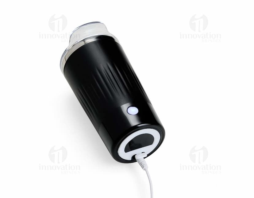 Copo transparente de 450ml com misturador embutido.