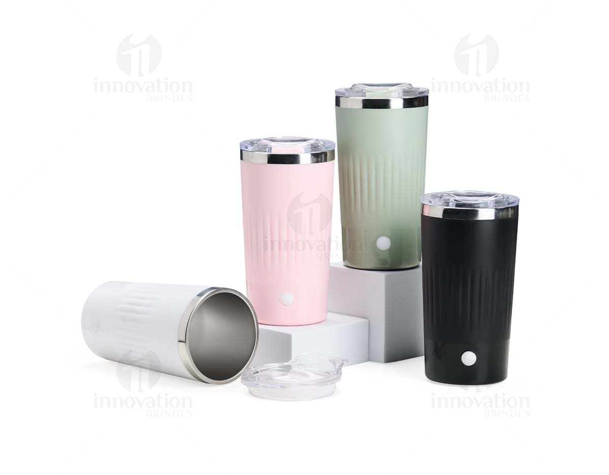 Copo transparente de 450ml com misturador embutido.