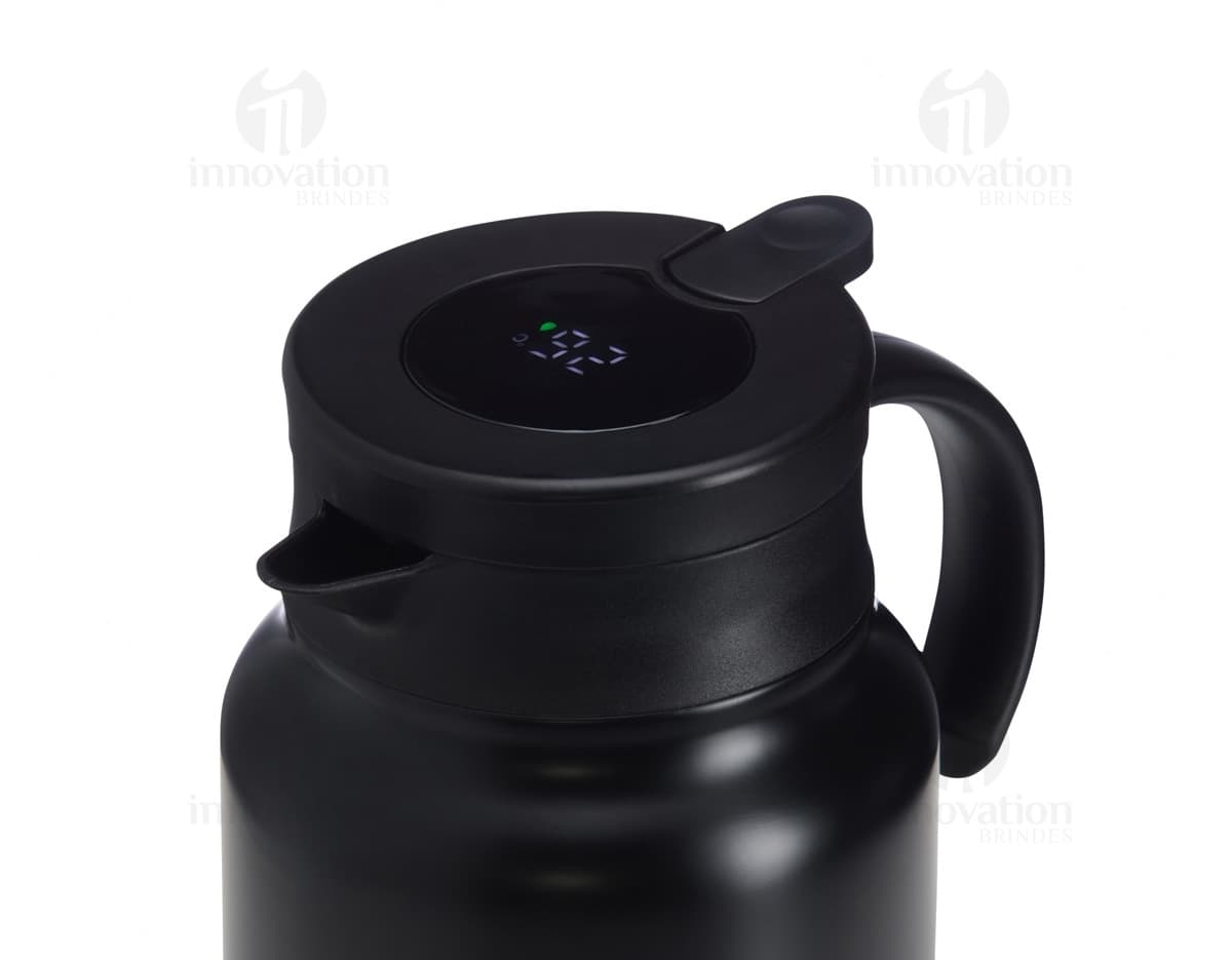 Chaleira Inox 750ml com Display LED em fundo branco.