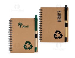 Caderno Ecológico com Caneta em fundo branco.