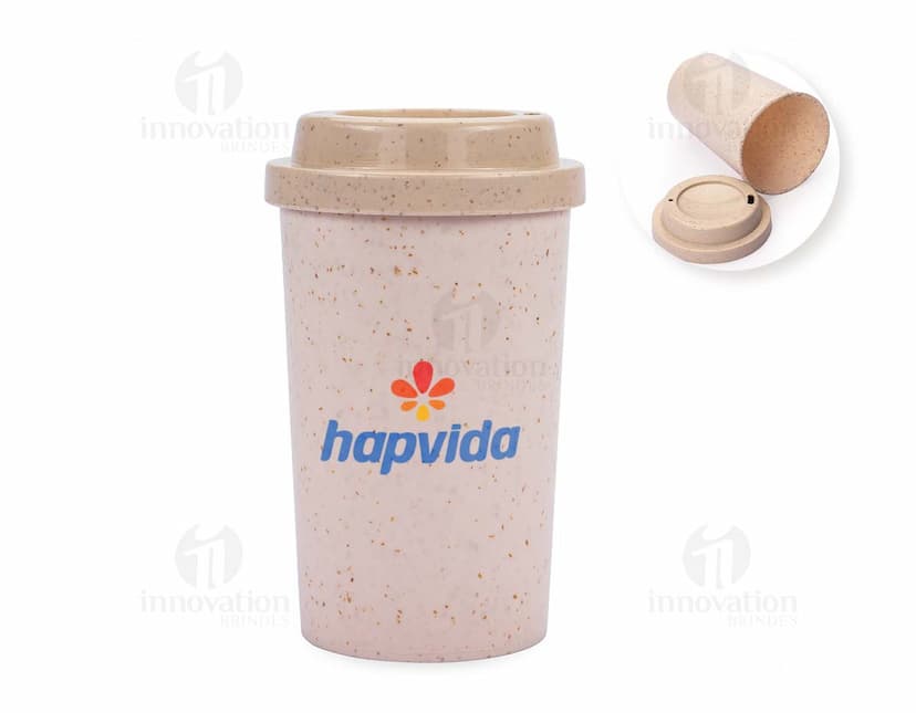 Copo Fibra de Arroz 350ml em cor branca com tampa de rosca e canudo reutilizável.