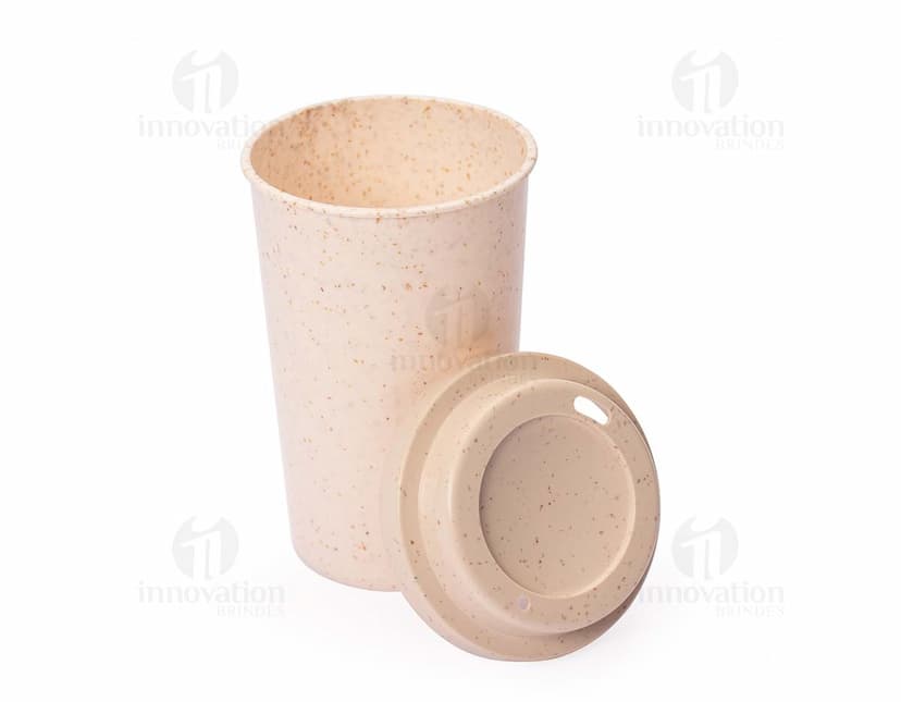 Copo Fibra de Arroz 350ml em cor branca com tampa de rosca e canudo reutilizável.