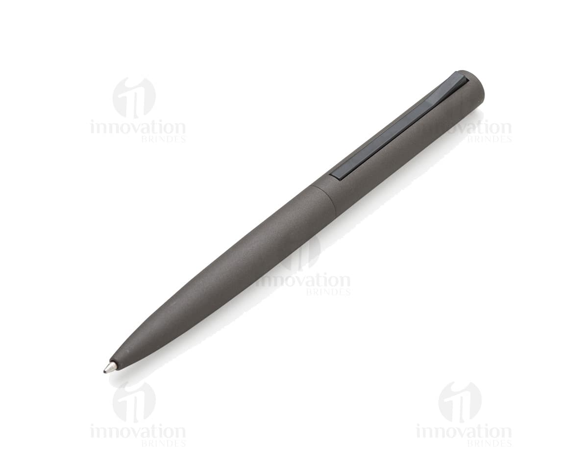 Caneta Semimetal de cor azul com detalhes prateados, sobre fundo branco.