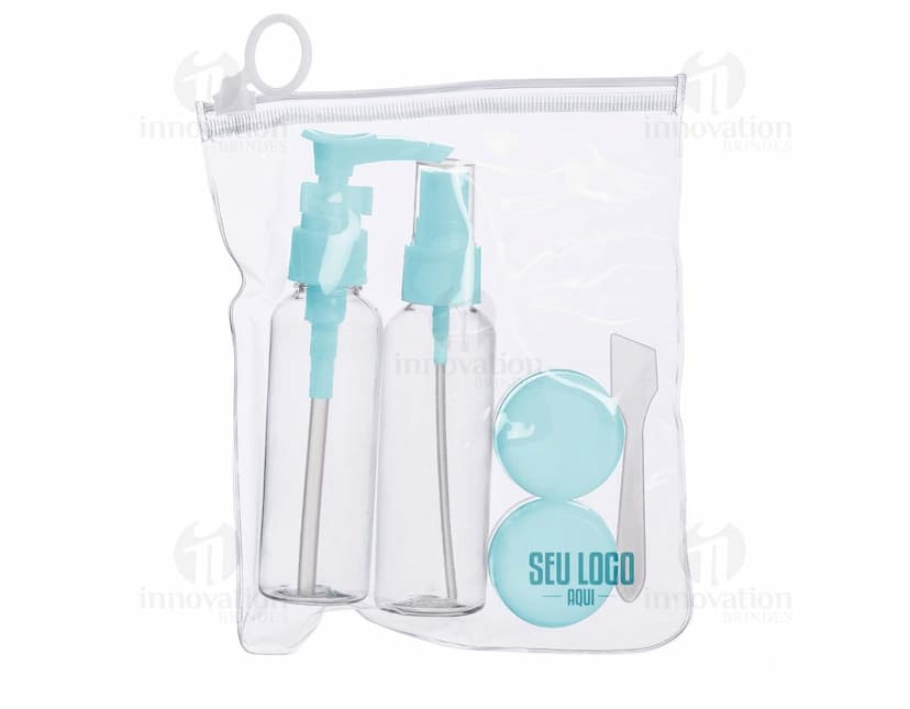 Kit Viagem 5 Peças contendo nécessaire, porta-passaporte, etiqueta de bagagem, máscara de dormir e travesseiro inflável.