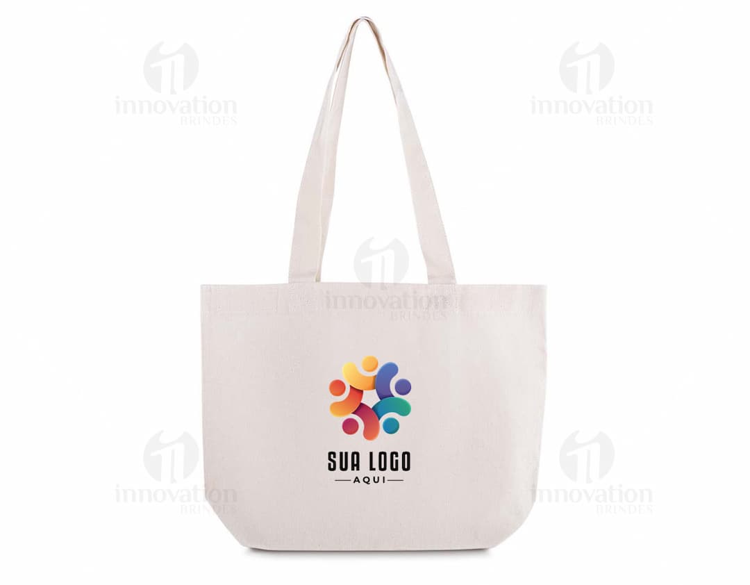 Sacola em Algodão amarela e colorida, vazia, com alça de metal e design elegante. Ideal para transporte de compras, presentes e objetos.