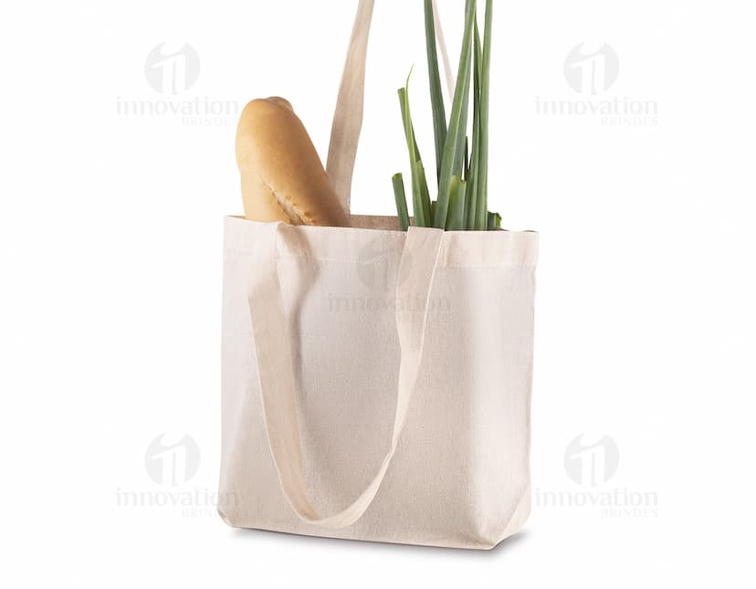 Sacola em Algodão amarela e colorida, vazia, com alça de metal e design elegante. Ideal para transporte de compras, presentes e objetos.