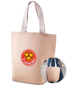 Sacola ecológica em juta marrom, moderna e elegante, com alça de couro e fecho de zíper. Ideal para compras no shopping ou como acessório fashion.