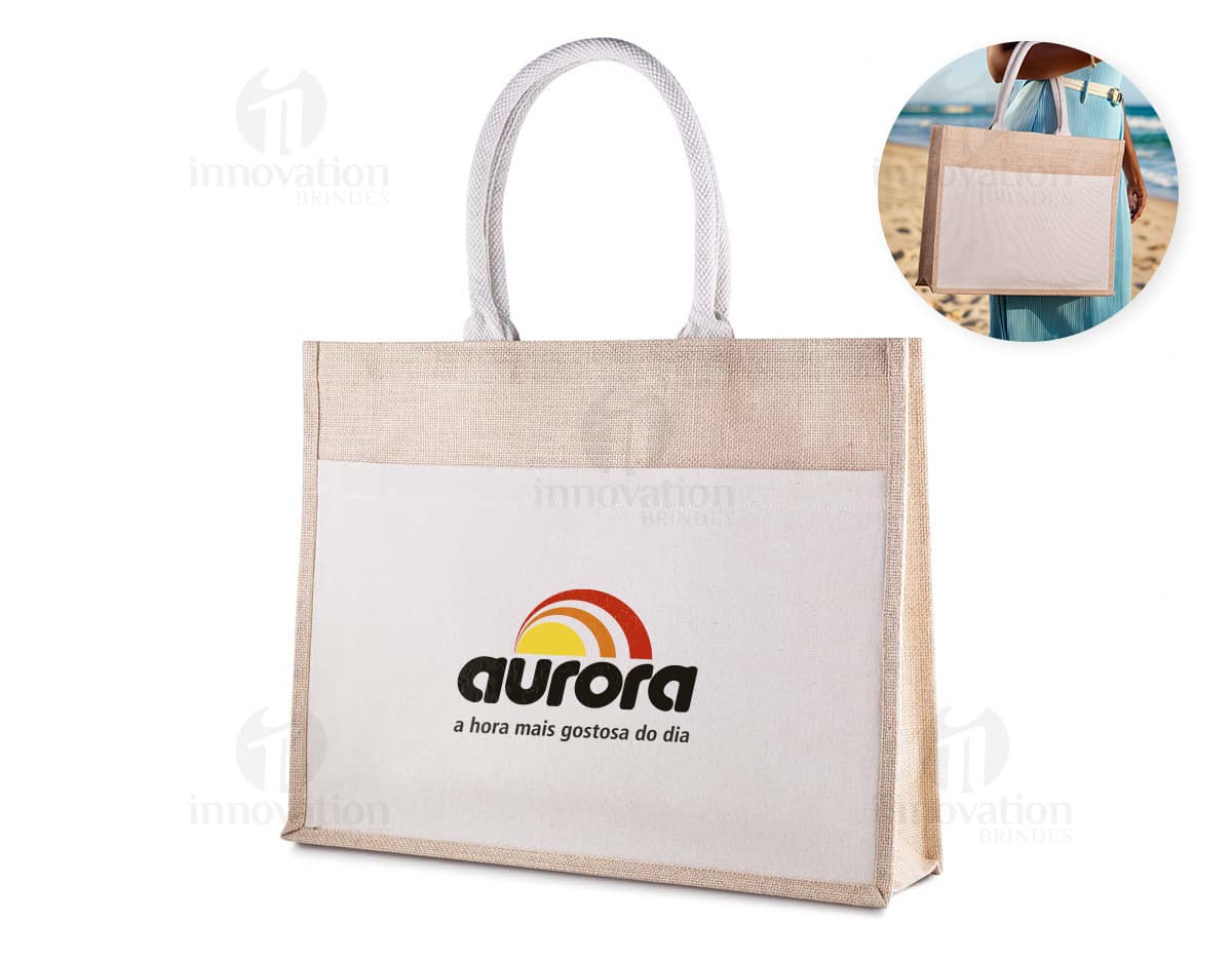 Sacola em algodão e juta com design moderno e resistente. Possui alças de couro e fecho de metal para garantir a segurança dos objetos. Ideal para compras, presente ou uso no dia a dia. Produto de alta qualidade e durabilidade.