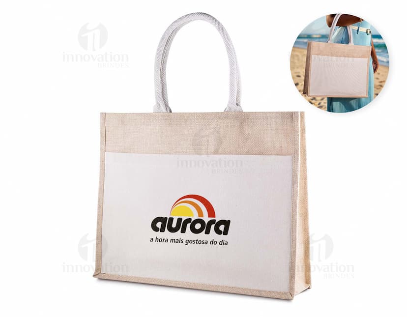 Sacola em algodão e juta com design moderno e resistente. Possui alças de couro e fecho de metal para garantir a segurança dos objetos. Ideal para compras, presente ou uso no dia a dia. Produto de alta qualidade e durabilidade.