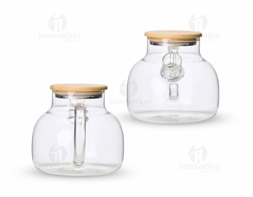 Chaleira de vidro com capacidade para 1 litro, ideal para preparar chá ou café. Fabricada com material transparente e brilhante, perfeita para adicionar um toque decorativo à sua cozinha. Ideal para uso em restaurantes ou em casa, proporcionando uma experiência aromática e saborosa.