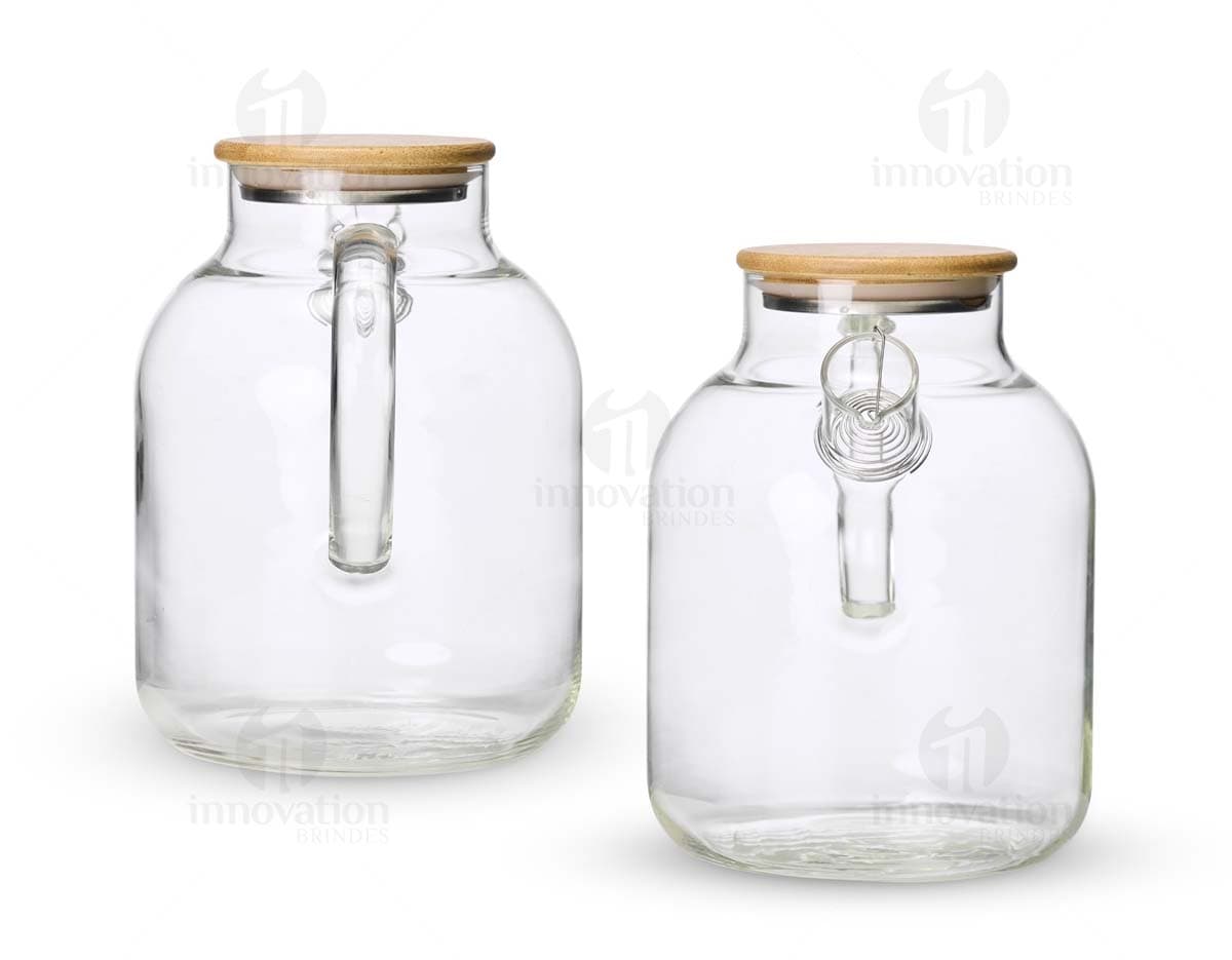Chaleira de vidro borossilicato transparente, com capacidade para líquidos, ideal para servir bebidas quentes ou frias. Perfeito para ocasiões especiais e ambientes de restaurantes e bares.