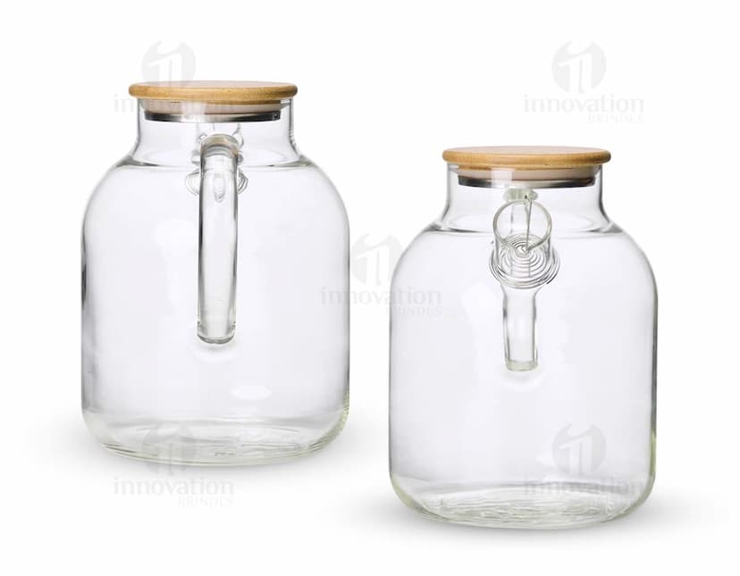Chaleira de vidro borossilicato transparente, com capacidade para líquidos, ideal para servir bebidas quentes ou frias. Perfeito para ocasiões especiais e ambientes de restaurantes e bares.