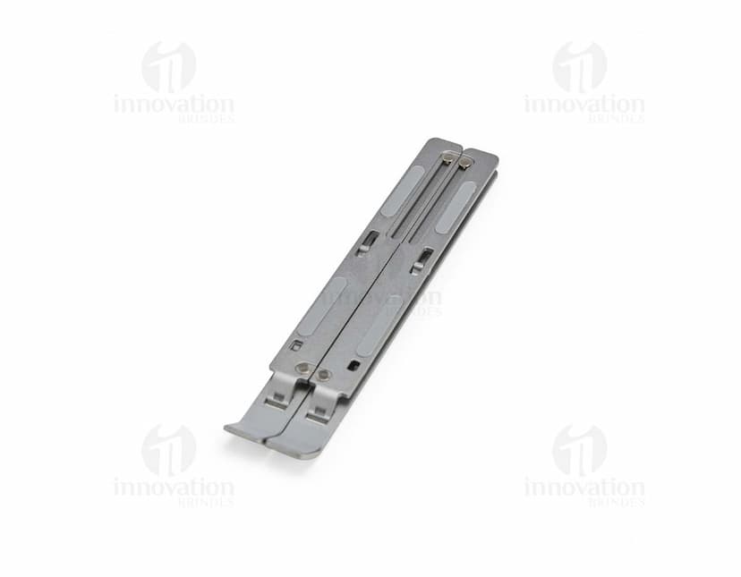 Suporte retrátil para notebook feito de metal e aço, sendo uma ferramenta tecnológica e moderna para facilitar o uso do dispositivo.