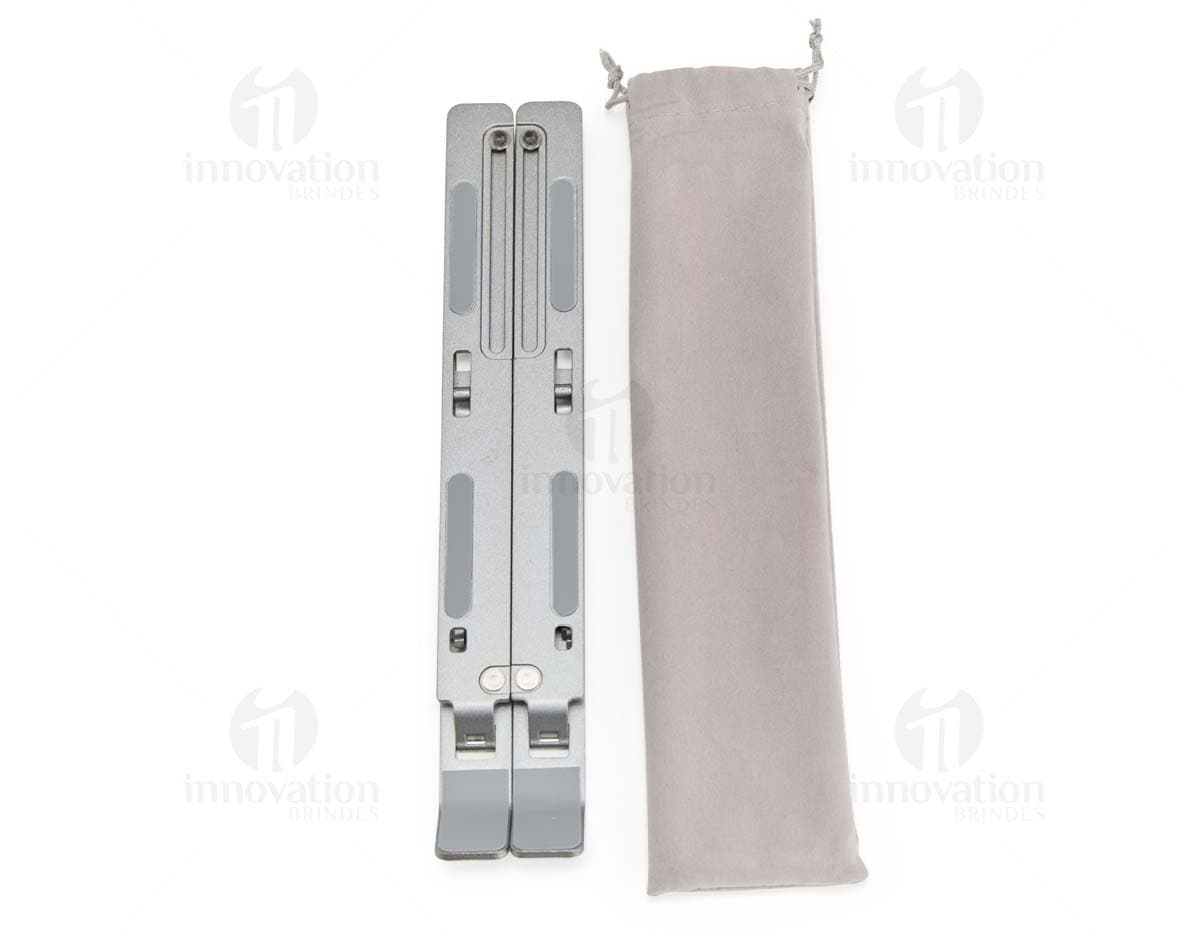 Suporte retrátil para notebook feito de metal e aço, sendo uma ferramenta tecnológica e moderna para facilitar o uso do dispositivo.
