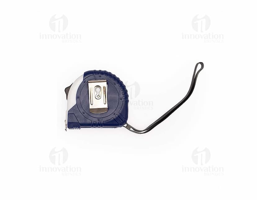 Dispositivo de medição de precisão, a trena emborrachada de 3 metros é uma ferramenta de construção resistente e durável. Possui uma fita amarela resistente, ideal para trabalhos de carpintaria e reparos diversos. Com design ergonômico e fácil de manusear, é perfeita para medições precisas em projetos de construção e manutenção.