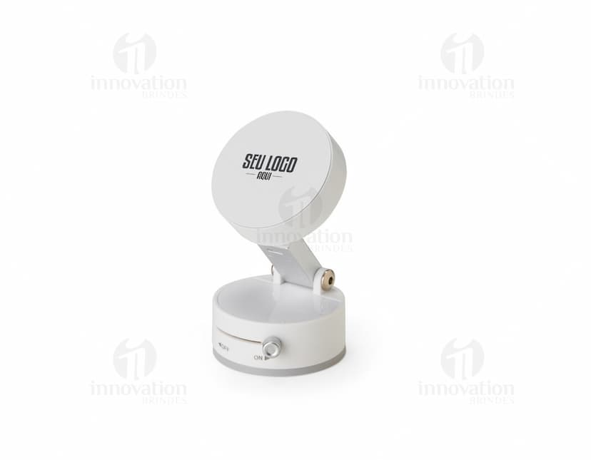 Conjunto brilhante e moderno de ícones e botões de design de computador em estilo web cartoon 3D, incluindo um feiticeiro, símbolo de seta, bola laranja e mão amarela com cursor pixelizado. A imagem também apresenta um homem de negócios em destaque, retratado em arte gráfica vibrante e colorida.