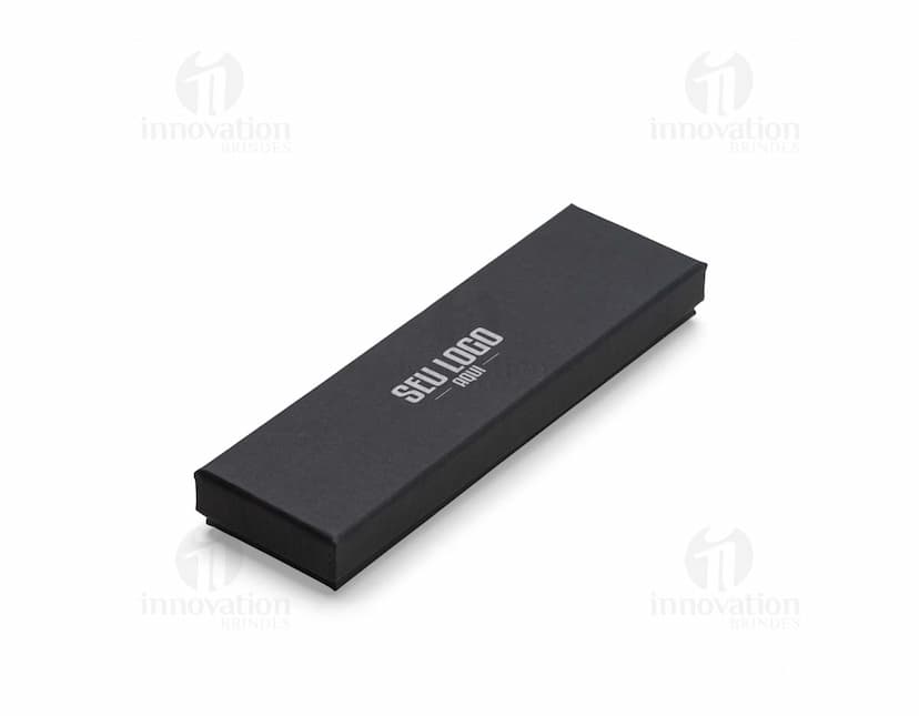 Estojo de papelão preto para armazenamento de dispositivos eletrônicos, como dongles, drives e cartões de memória. Ideal para guardar arquivos e documentos digitais de forma segura e organizada.