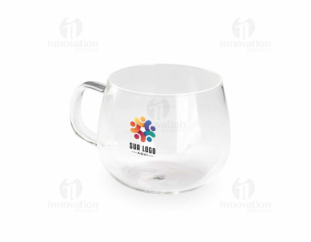 Xícara de vidro transparente com capacidade de 400ml.
