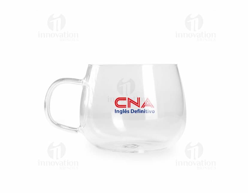 Xícara de vidro transparente com capacidade de 400ml.
