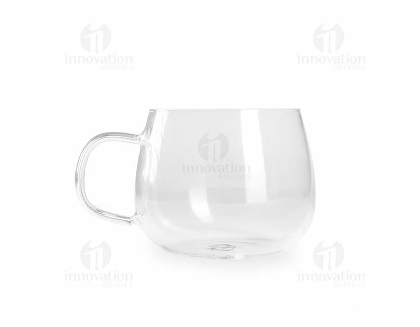 Xícara de vidro transparente com capacidade de 400ml.