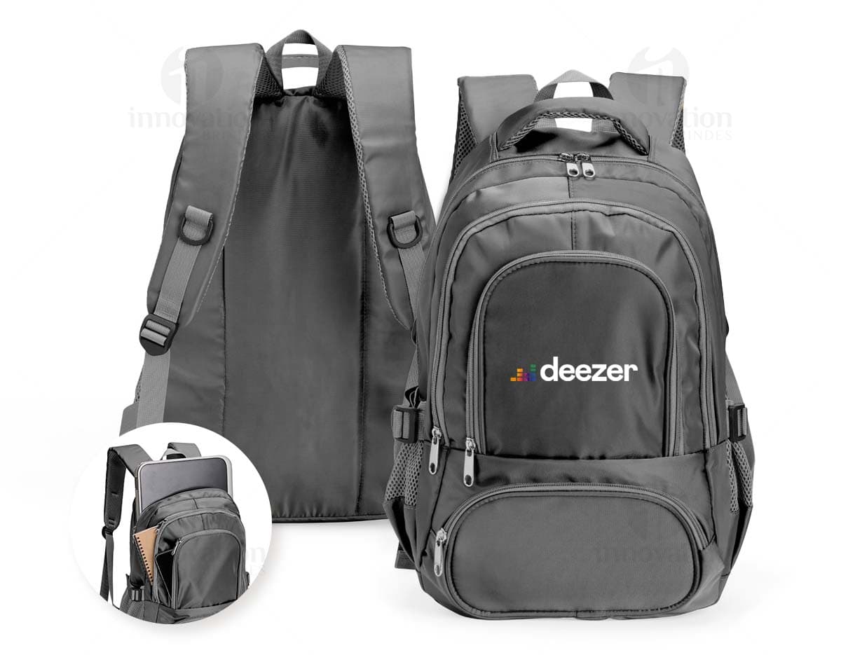 Mochila de poliéster de 17 litros em cor verde com bolsos laterais e alça ajustável.