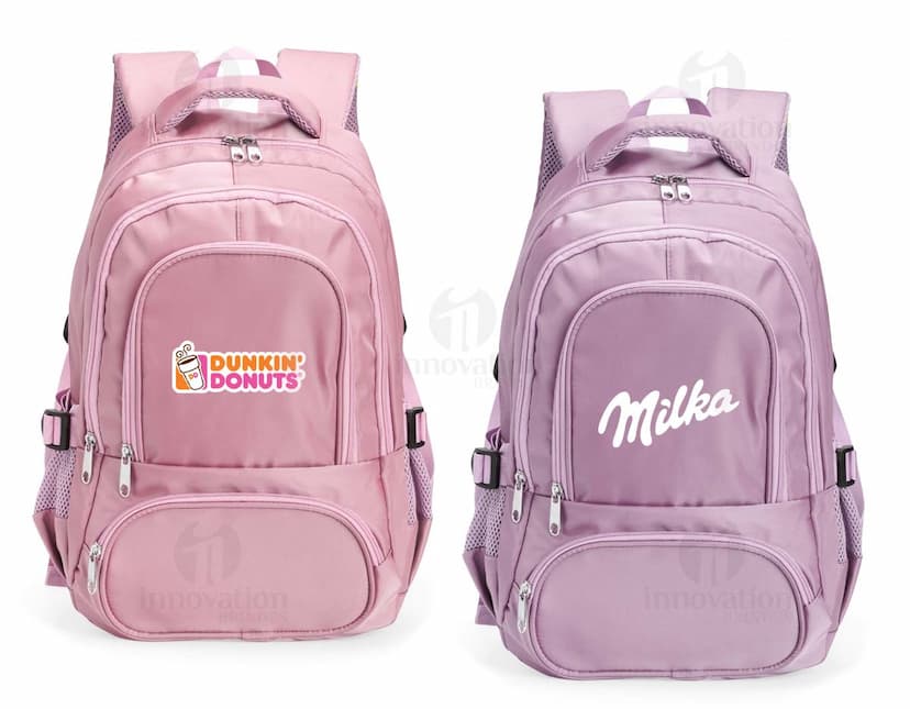 Mochila de poliéster de 17 litros em cor verde com bolsos laterais e alça ajustável.