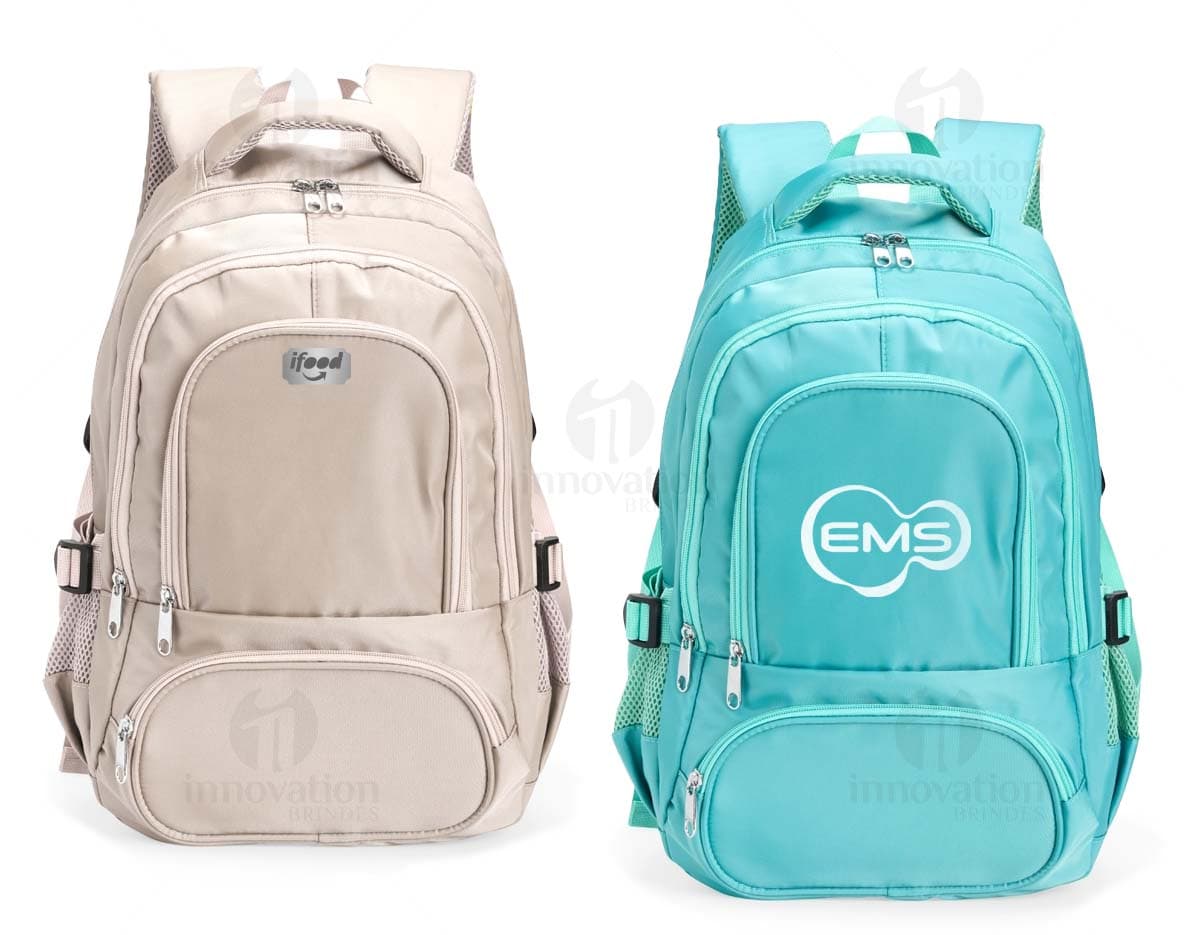 Mochila de poliéster de 17 litros em cor verde com bolsos laterais e alça ajustável.