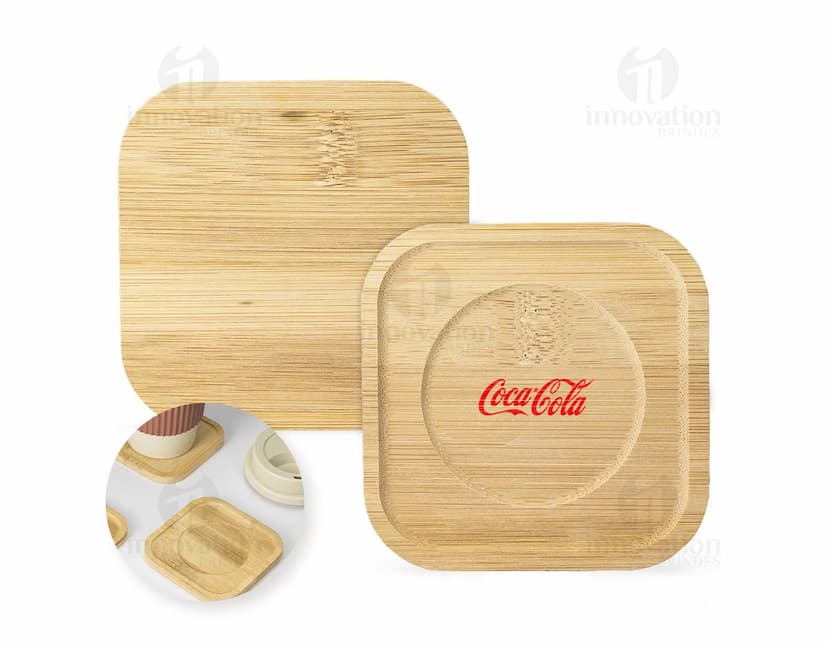 Kit Porta-Copos Bambu em quatro peças, feito de material sustentável com design elegante e cores neutras.