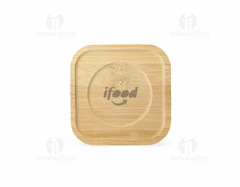 Kit Porta-Copos Bambu em quatro peças, feito de material sustentável com design elegante e cores neutras.