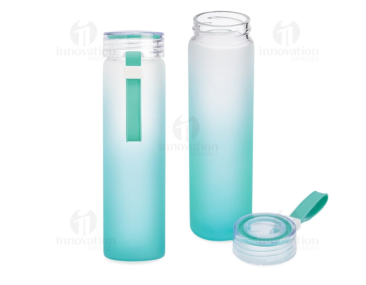 Garrafa de vidro 450ml transparente, com tampa de metal prateada e design elegante.
