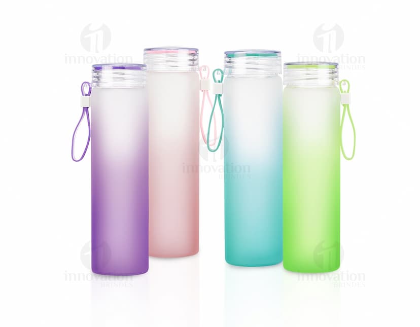 Garrafa de vidro 450ml transparente, com tampa de metal prateada e design elegante.