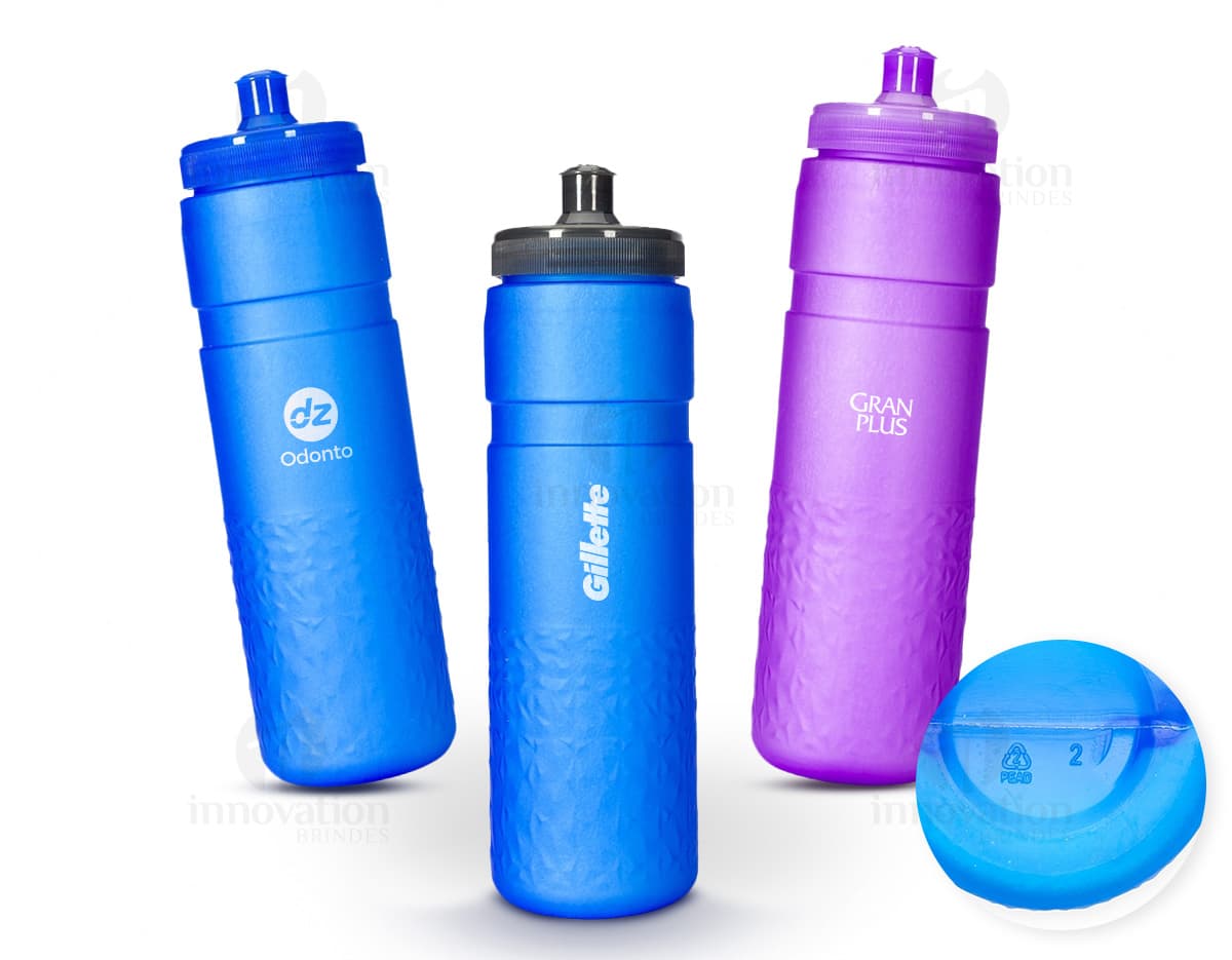 Squeeze Plástico 500ml en color azul, con tapa roscada y diseño moderno.