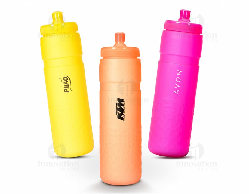 Squeeze Plástico 500ml na cor azul, com tampa rosqueável e design moderno.