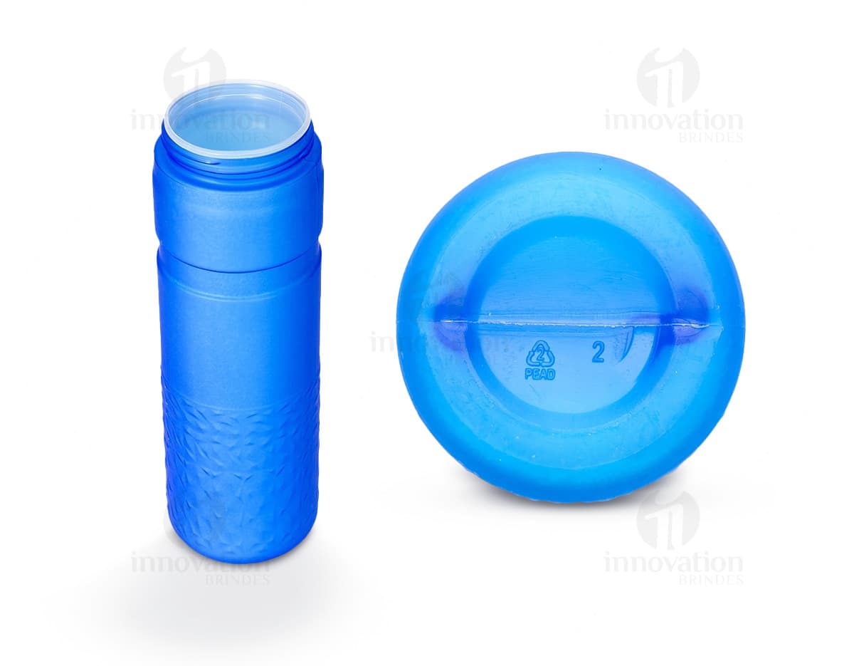 Squeeze Plástico 500ml en color azul, con tapa roscada y diseño moderno.