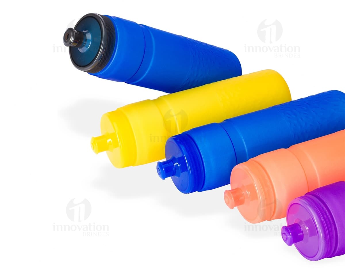 Squeeze Plástico 500ml na cor azul, com tampa rosqueável e design moderno.