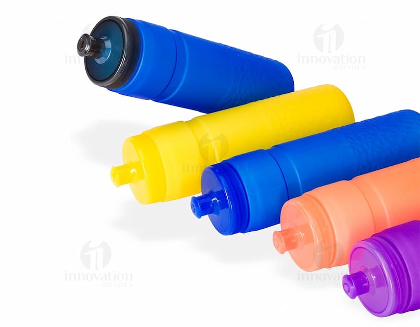 Squeeze Plástico 500ml na cor azul, com tampa rosqueável e design moderno.