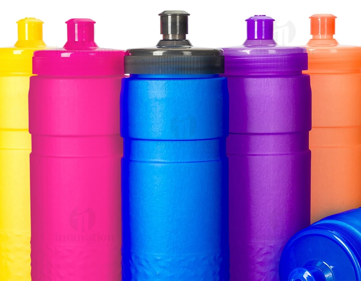 Squeeze Plástico 500ml en color azul, con tapa roscada y diseño moderno.