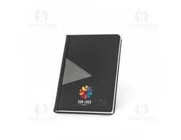Agenda A5 en PU 2026 de color negro, con cierre magnético y acabado de costura visible.